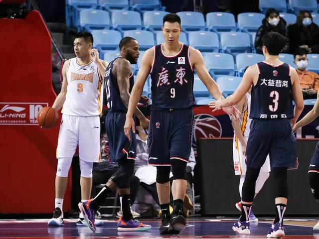 法甲德甲多队关注伊东纯也 尼斯处于领跑位置法国媒体TeamFootball报道，多支法国和德国球队有意引进兰斯的30岁进攻型中场伊东纯也。
